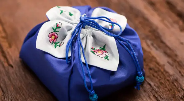 Jak zapakować prezent dla dziecka: 7 kreatywnych pomysłów na wyjątkowe paczki