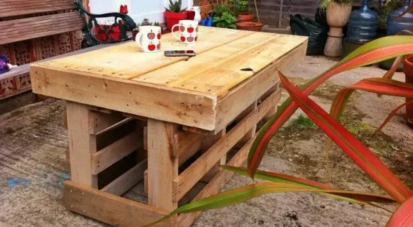 Jak zrobić stół do ogrodu: Prosty poradnik DIY krok po kroku